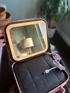 Lighted Travel Makeup Case with Mirror - Pink